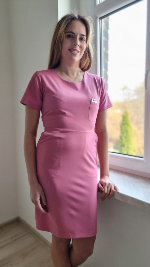 Sukienka medyczna damska taliowana kolor DUSTY ROSE BASIC EFIMED