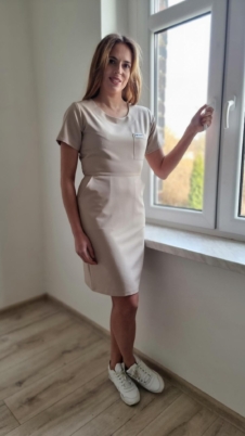 Sukienka medyczna damska taliowana kolor NUDE EFIMED